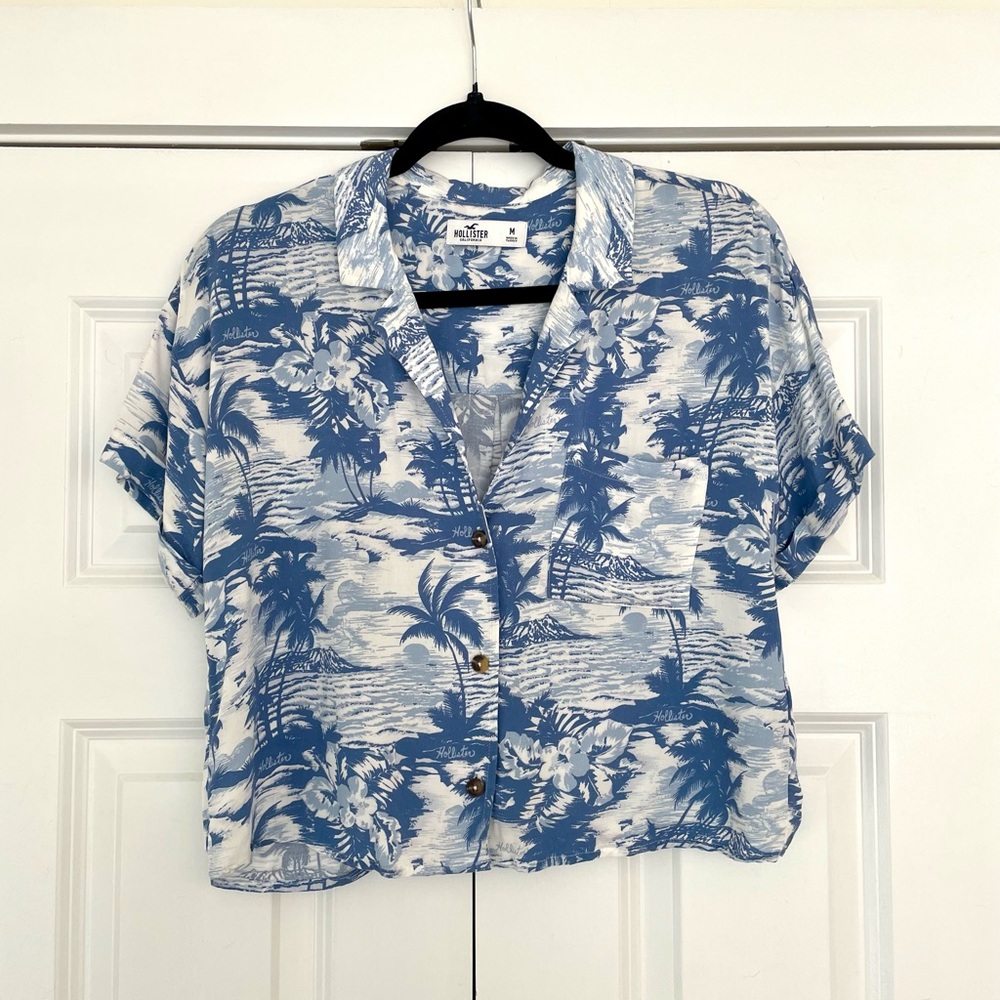 Hollister Floral Hawaiian Cropped Button Down Top